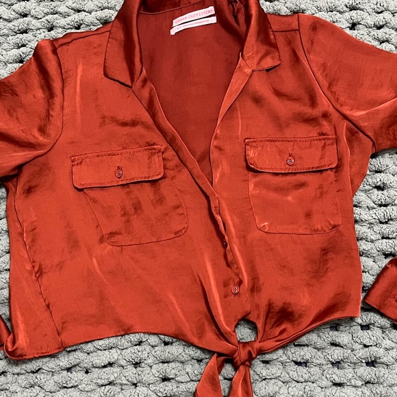 ✨ Urban Outfitters Burnt Orange Tie-Front Blouse ✨ Size Women's Small - Picture 4 of 9